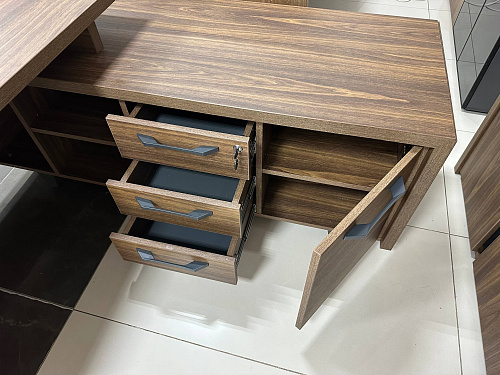 Стол руководителя с правой тумбой Corner COR.SRT-20 (R) 